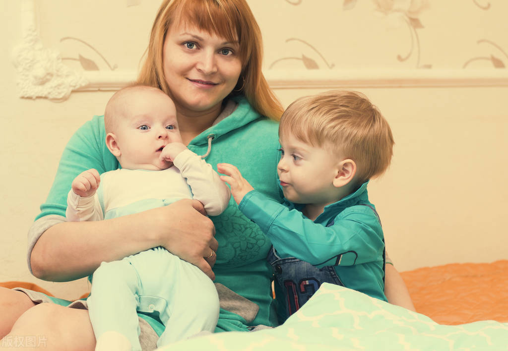 让女儿跪门口扇巴掌,老妈经常生气,刚才扇了我2岁女儿一个耳光,我该怎么办? 让女儿跪门口扇巴掌,老妈经常生气,刚才扇了我2岁女儿一个耳光,我该怎么办?