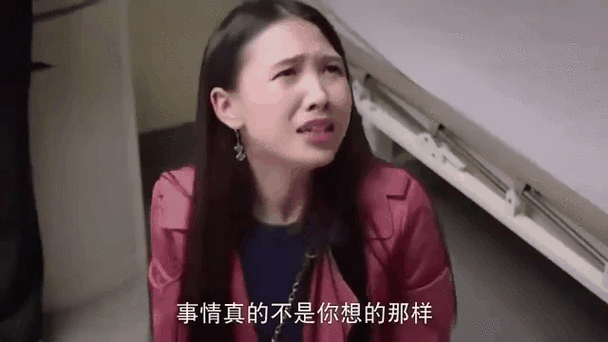 让女儿跪门口扇巴掌,找一部国外的喜剧片父亲维护女儿扇全场耳光?