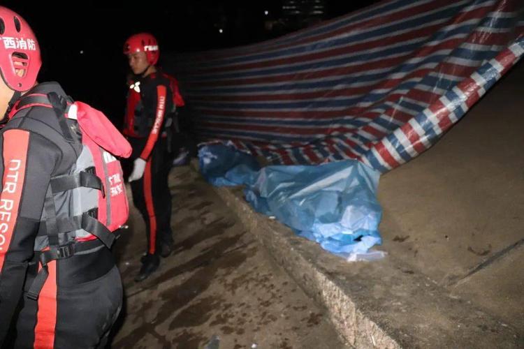 溺亡事故获救老师照,溺亡事故获救老师照片公布