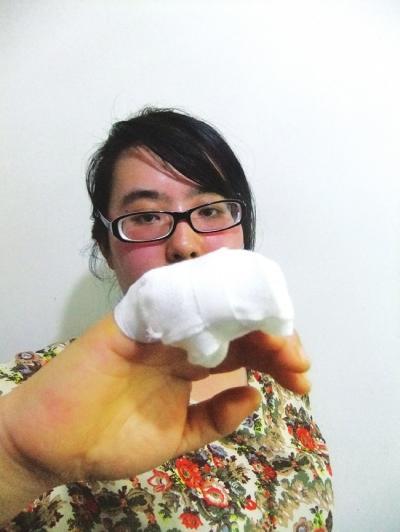 自断手指诈骗54万,漳州长泰一六旬老伯务农时遭毒蛇咬,自断手指“保命”, 你怎么看?