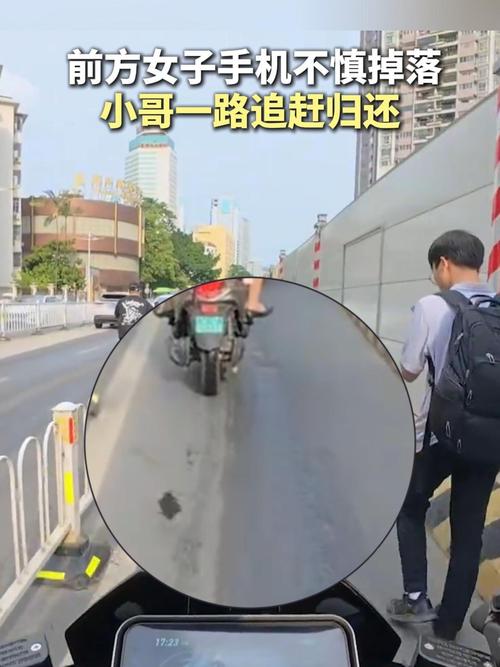 路面塌陷路人掉坑内,南宁一道路突然塌陷,4名路人及一辆电动车先后掉落,监控拍下掉落瞬间;次日已有工作人员进行维修,你怎么看?