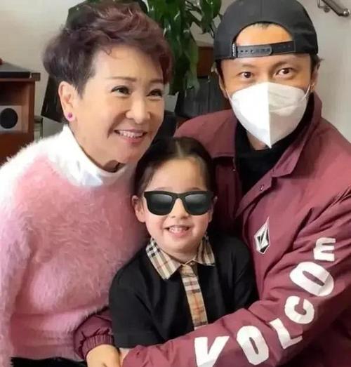 谢霆锋妹妹二胎得子,谢依霖是谢霆锋妹妹吗?