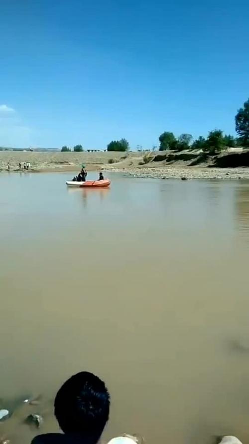 甘肃暴雨有人失联,甘肃一家四口河滩烧烤被大水冲走,1人遇难3人失踪,怎么回事?