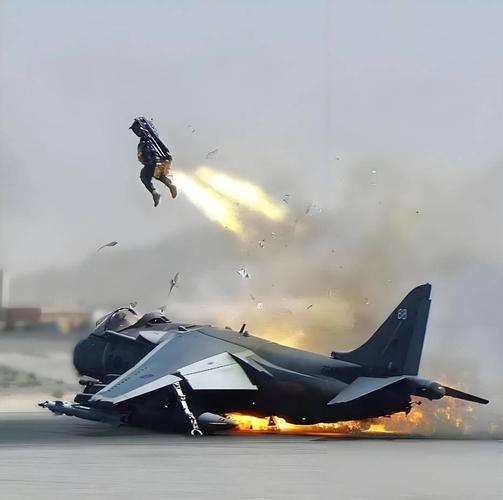 美客机险些撞上战机,美客机险些撞上战机视频