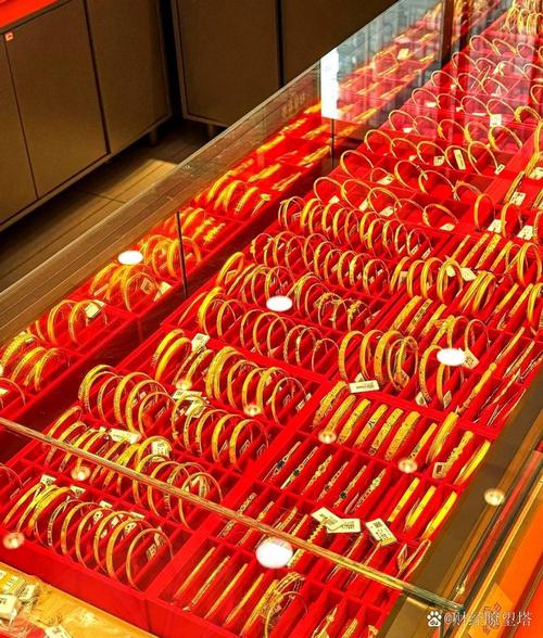 上千万金饰被冲走,金店被洪水冲走捡到黄金算谁的?