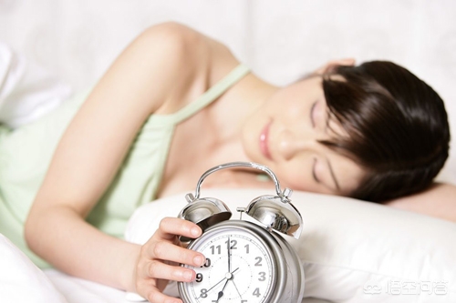 晚睡一个小时的后果,进厂上班，半个月倒班一次，我想干一年，天天熬夜会不会得大病？