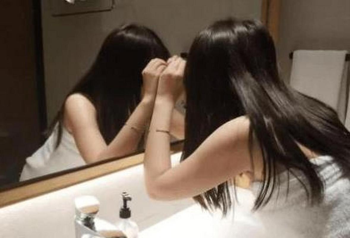 厕所隔间疑装双面镜,卫生间装两面镜子好吗