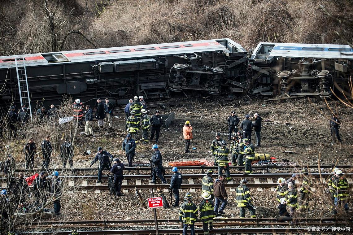 火车脱轨致3人死亡,三联推拉门脱轨了怎么处理?