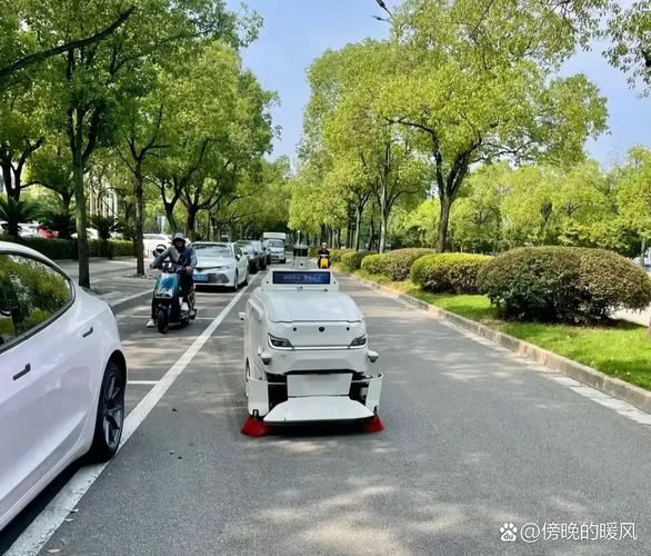 上百环卫机器人上岗,环保机器人意义?