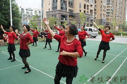 老人卧铺厢跳广场舞,老人买卧铺的规定?