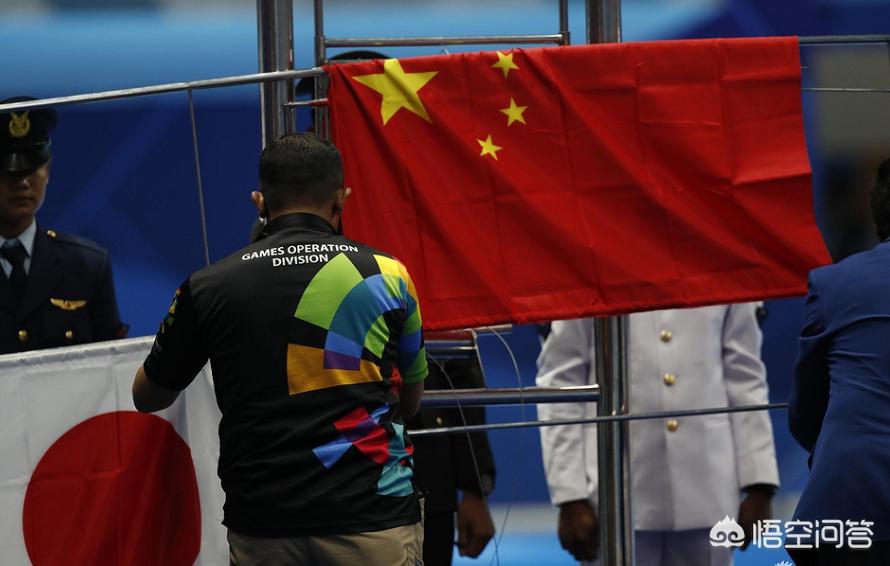 韩国人挥国旗被夺下,韩国的国旗为什么只有四卦.含义是什么？