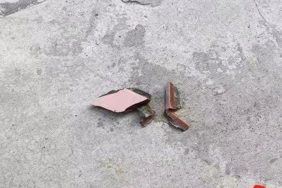 外墙脱落疑砸死女孩,珠海:天降横祸!中年女子被小区外墙脱落瓷砖砸死,物业被判赔偿89万, 你怎么看?