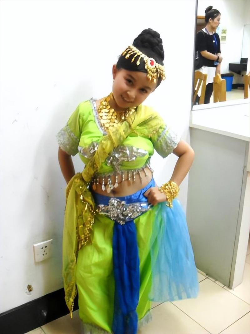 袖珍妈妈生健康男婴,袖珍人朱洁有孩子吗?