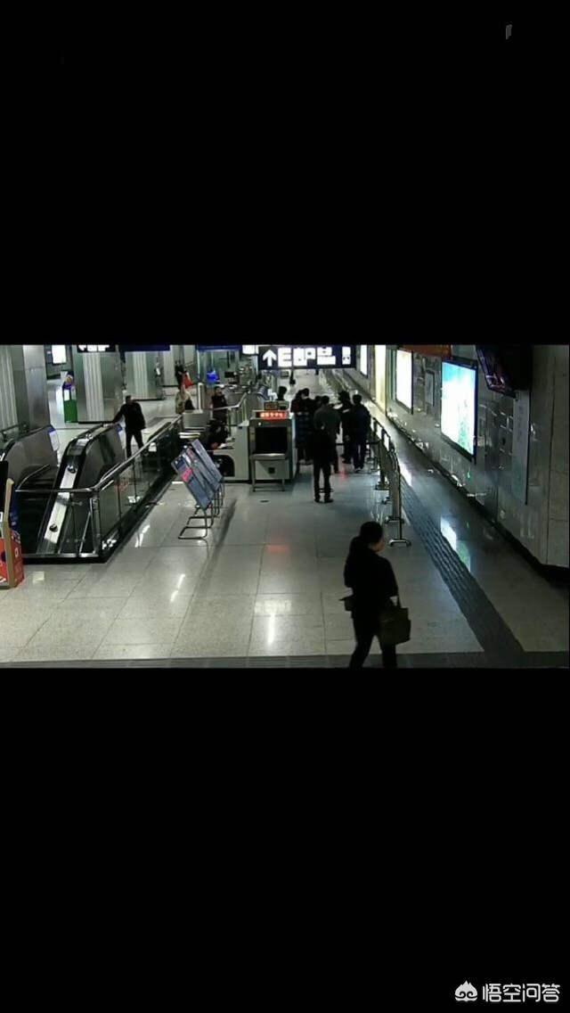 制止地铁吸烟遭掌掴,武汉女子乘地铁拒绝安检并掌掴安检员，称食物过安检会毒死人，被行政拘留5日, 你怎么看？