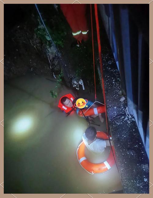 一女子凌晨跳湖身亡,女子凌晨跳江