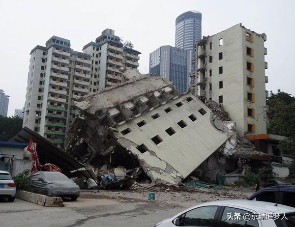 广州山垮塌7人遇难,广州路面塌陷救援人员：二次坍塌3人瞬间被流沙吞没；专家称塌方逼近高架地基危及重要管线，加固方案合理。你怎么看？