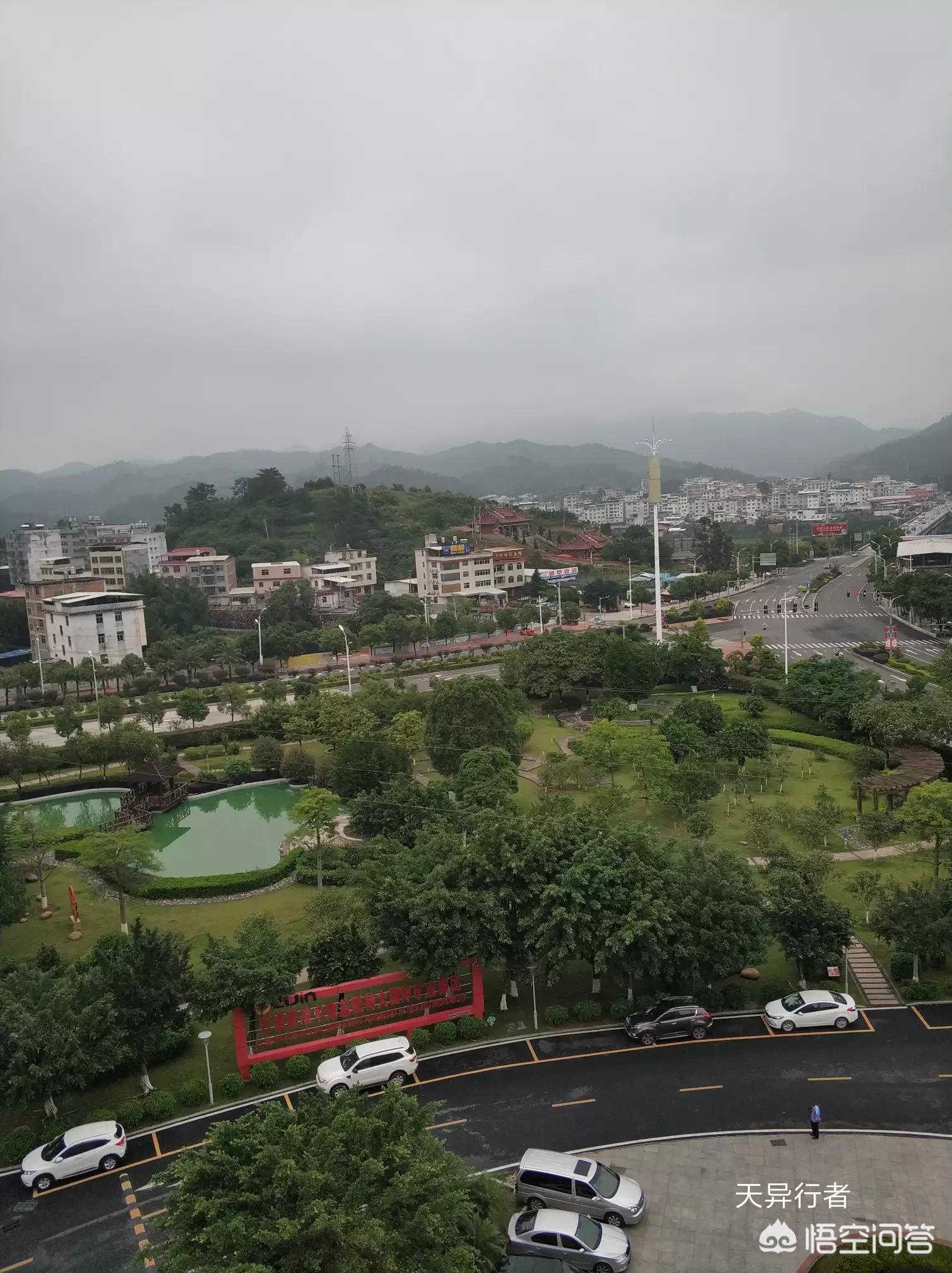 广州山垮塌7人遇难,受持续暴雨影响,广州、佛山、鹤山等高挂暴雨红警,道路被洪水占据,有树木倒塌汽车受损,多地成“泽国”。你怎么看? 广州山垮塌7人遇难,受持续暴雨影响,广州、佛山、鹤山等高挂暴雨红警,道路被洪水占据,有树木倒塌汽车受损,多地成“泽国”。你怎么看?