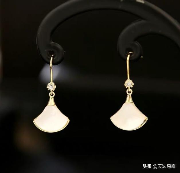 耳钉没摘耳堵长肉里,耳钉的耳堵塑料硬化了取不下来了怎么办？