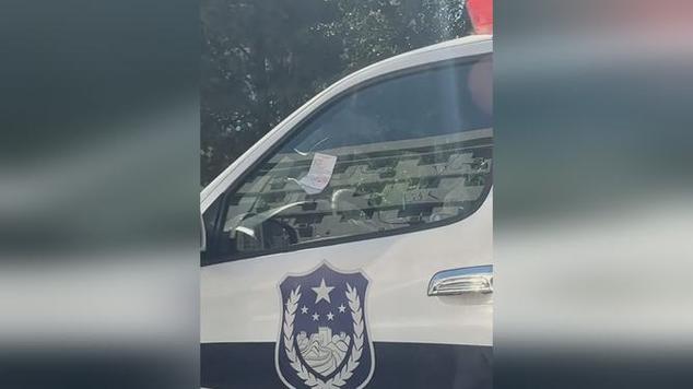 2警车违停被贴罚单,警车违停怎么处理?