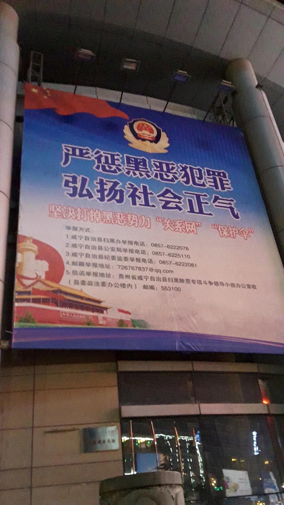 强行搂抱19岁女店员,强行搂抱19岁女店员视频