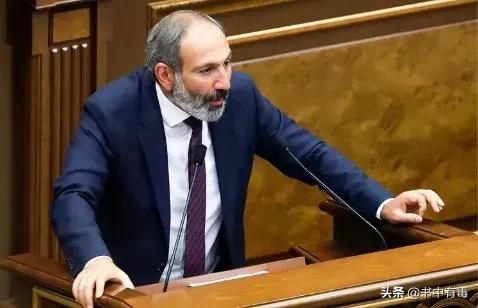 俄总理提前回莫斯科,亚美尼亚总理帕希尼扬躲进俄罗斯军营，究竟怕什么？