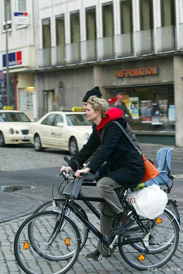 居民存款减1.11万亿,居民存款增加10万亿是定期存款吗? 居民存款减1.11万亿,居民存款增加10万亿是定期存款吗?