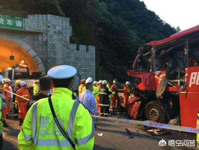 大巴坠河致1死44失踪,大巴坠河已致3死11失联