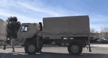 美政府向华盛顿增兵,华盛顿将增兵1.5万，枪口要对准谁？是特朗普总统的命令吗？