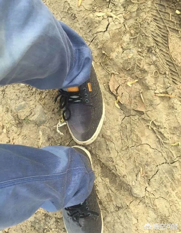 洒水车多次喷湿行人,德阳一洒水车用力过猛，多名路人被喷湿，你怎么看？