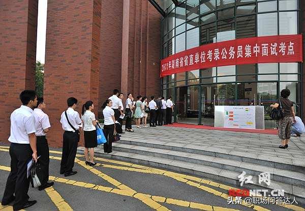 招聘研究生月薪三千 ,新入职省直单位，研究生学历工资只有3千出头，感觉很失落，觉得甚至养不活家庭，该如何抉择？