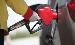 加满1箱油少花10元,车刚加满油没走多远油就少了一半怎么回事？