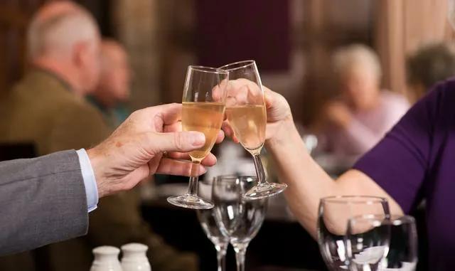 用假钱被小孩姐识破,用假钱被小孩姐识破怎么办