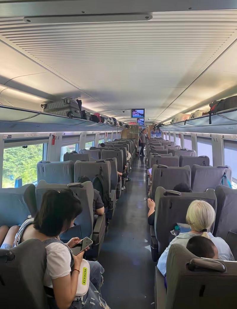 无座二等座为何同价,买了无座再候补同一车次有座?