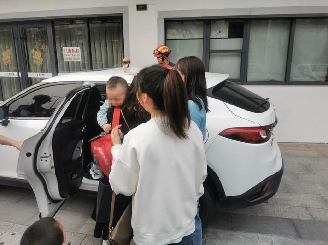 3学生捡到2岁幼童,捡到3岁小孩