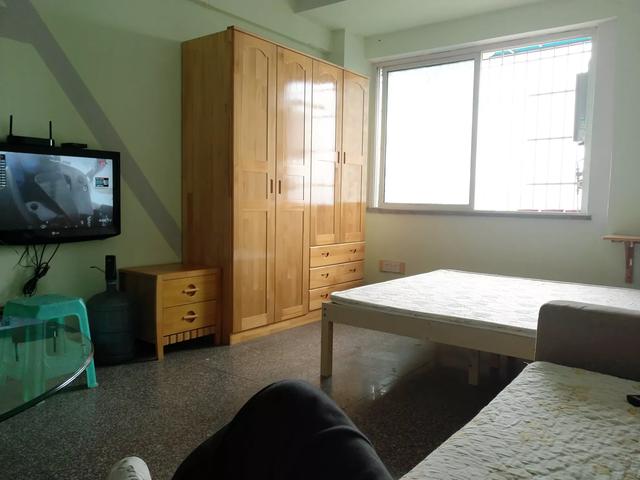 17岁女孩10万卖男友,用17万买一套30平的单身公寓出租每月1000元划算吗? 17岁女孩10万卖男友,用17万买一套30平的单身公寓出租每月1000元划算吗?