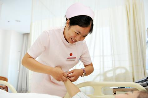 护士300秒极限救人,护士在外面救人合法吗?