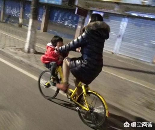 共享单车车筐堆垃圾,在共享单车车筐里面放的东西被人拿走了，算盗窃吗？