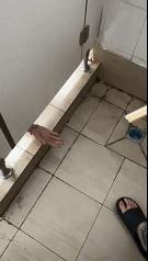 被陌生同事砸头毁容,女同事私拆我的护肤品快递，擅自用后毁容，找我索赔20万怎么办？