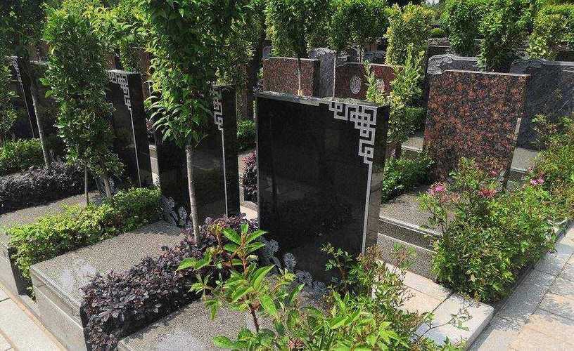 网传一小区建坟墓,小区建墓地