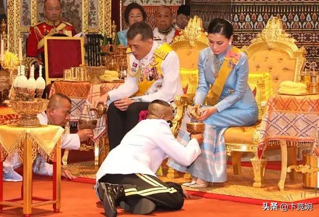 泰国总理遭解职, 泰国总理遭解职,