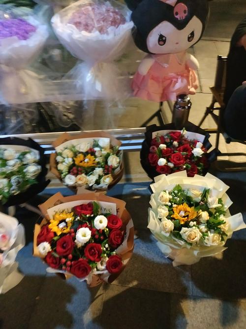 七夕垃圾桶寻宝火了,收到鲜花怎么回复男友?