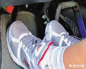 飞机起飞滑行时急刹,时速120急刹车滑行多少米？