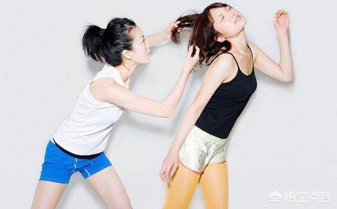 中学女生遭多人欺凌,宜州市一初中女生遭多人欺凌，在两现场被轮番抽耳光，女生母亲5天后看手机才知情, 你怎么看？