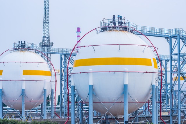 乌政府大楼遭俄袭击,如何看俄在乌境内大打出手与美炸毁俄在公海的天然气管道这两件事？