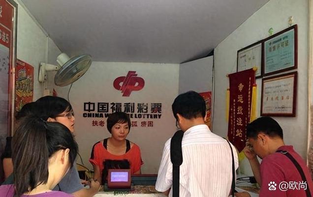 帮人买彩票中500万,朋友托我买彩票中了500万,还没给钱,这彩票可以算我的吗?