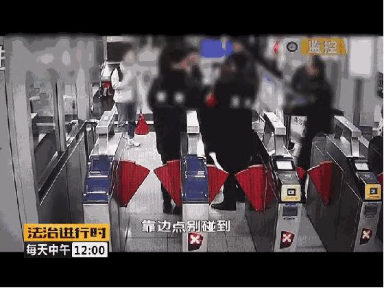 地铁打安检员被行拘,地铁强制安检合法吗？