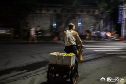 昔日首富直播间跳舞,昔日百万富豪淄博被拘，仅靠偷电瓶为生, 你怎么看？