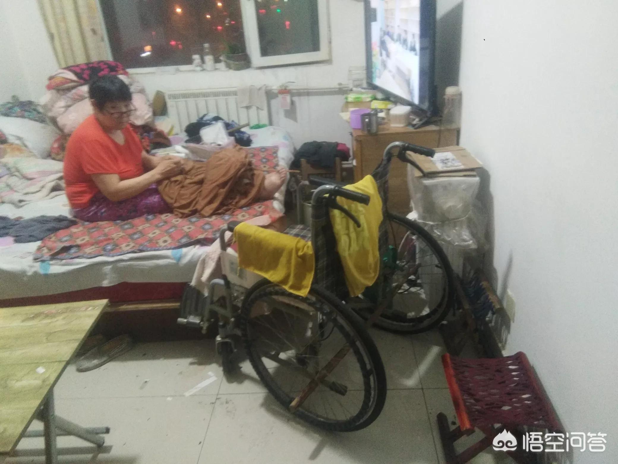 免费打工20年救母亲,明知道母亲有生命危险，我必须放弃工作天天和她在一起才有希望救她，我该怎么办？