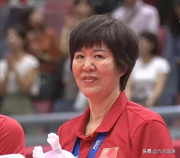 阅兵观礼座二次利用,中国女排获得至高荣誉，压轴参加了观礼阅兵，你什么心情？