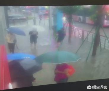 因暴雨积水触电致死,如果在暴雨积水中触电怎么办？